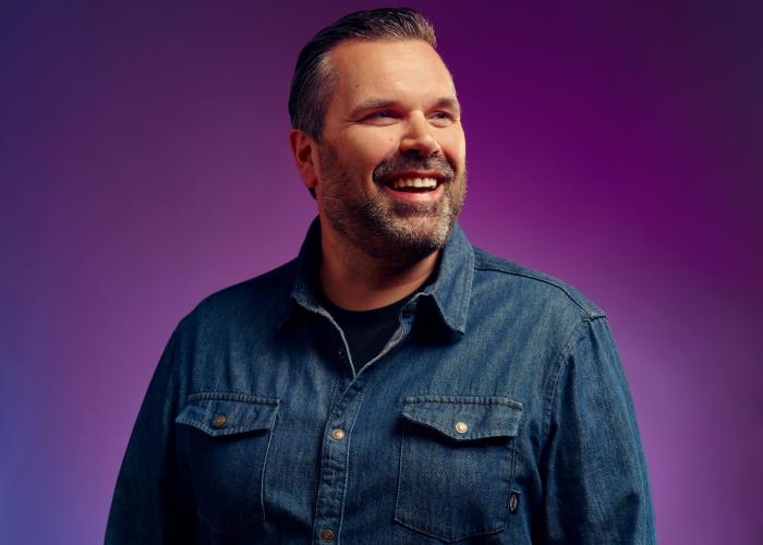 Andries Beckers - De wereld in een busje © Damon De Backer