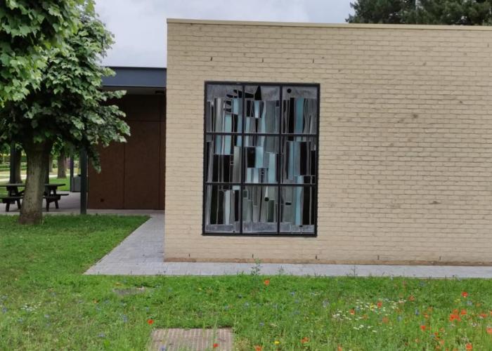 Een nieuw dienstgebouw voor het kerkhof in het centrum