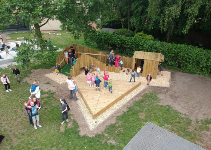 Studenten Thomas More bouwen originele speeltuigen voor de Kinderclub