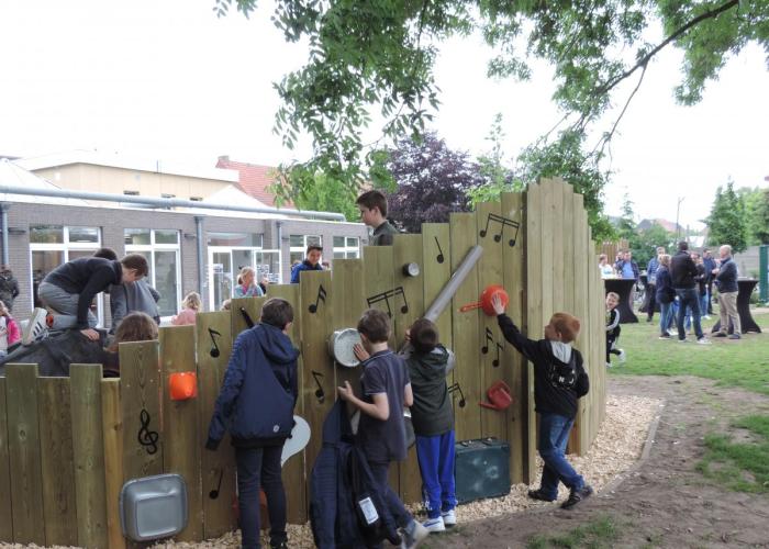 Studenten Thomas More bouwen originele speeltuigen voor de Kinderclub