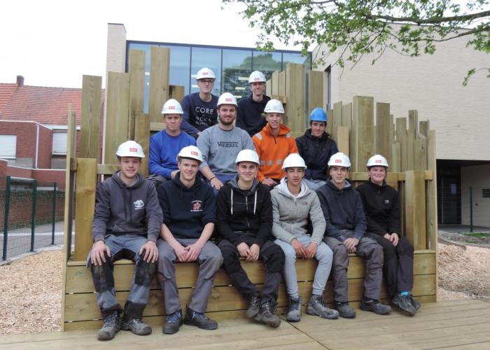 Studenten Thomas More bouwen originele speeltuigen voor de Kinderclub