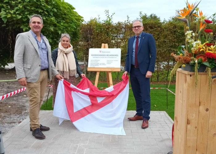 Twee nieuwe noodwoningen ingehuldigd door Vlaams minister Diependaele