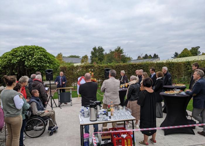 Twee nieuwe noodwoningen ingehuldigd door Vlaams minister Diependaele