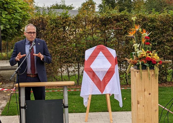 Twee nieuwe noodwoningen ingehuldigd door Vlaams minister Diependaele