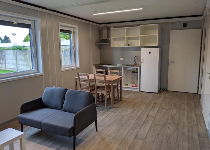 Twee nieuwe noodwoningen ingehuldigd door Vlaams minister Diependaele