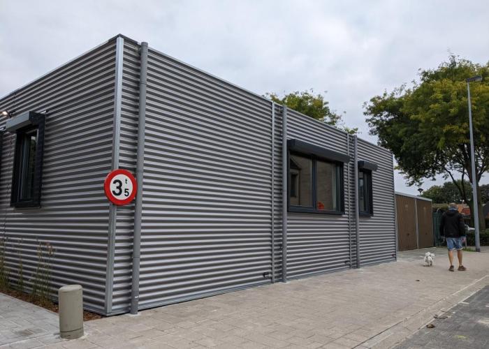 Twee nieuwe noodwoningen ingehuldigd door Vlaams minister Diependaele
