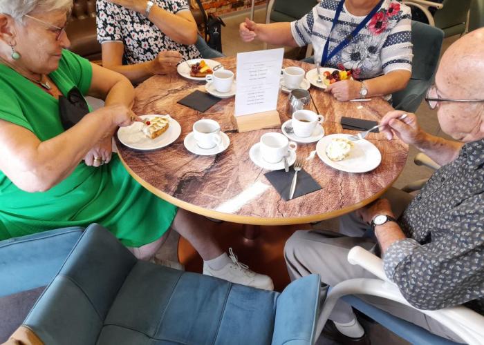 Ontmoetingsmomenten met koffie en gebak