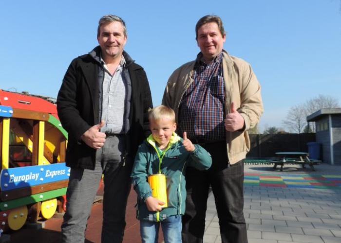 Kinderen van Het Kleine Moleke schenken opbrengst vastenactie aan OCMW Rijkevorsel
