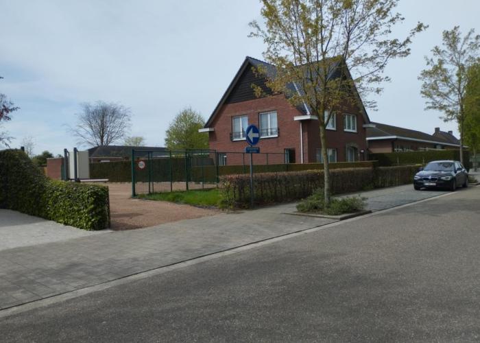 Parking op de Banmolenweg voor het personeel